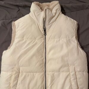 Bershka reversible puffer/fur vest (XS)